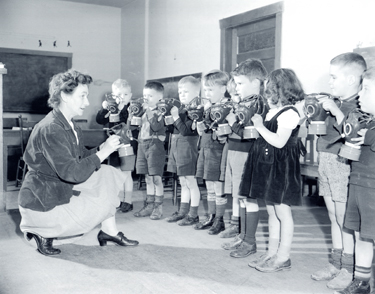 School children mobilizing for war